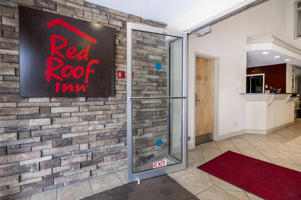 Red Roof Inn Clifton Park - photo 4