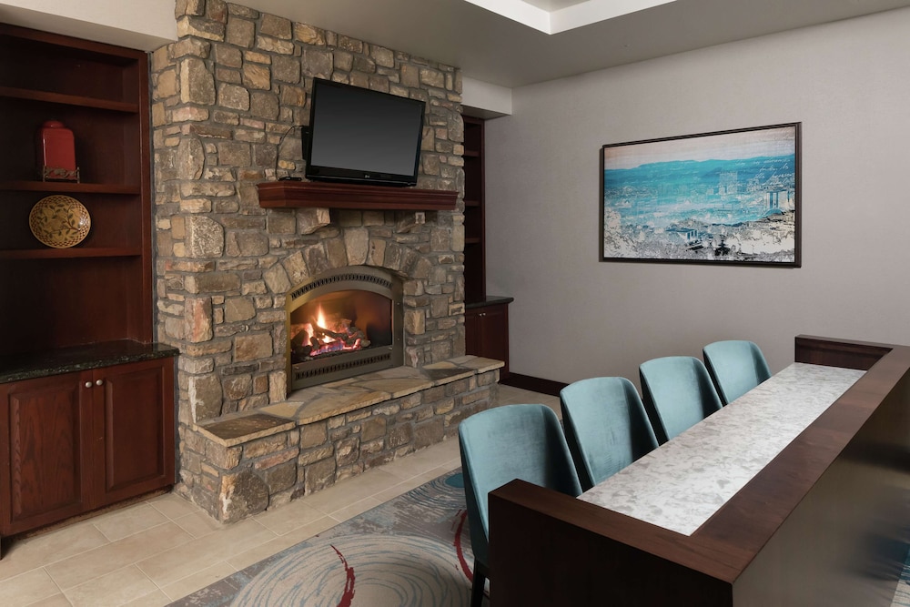 DoubleTree by Hilton Asheville Biltmore - photo 3