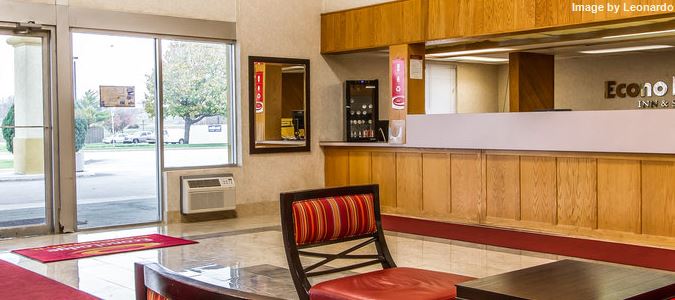 Econo Lodge Bloomington - photo 18