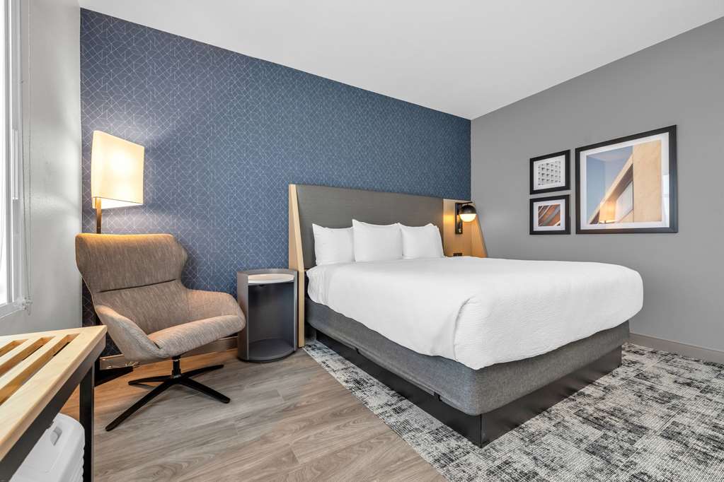 La Quinta Inn & Suites by Wyndham San Jose Airport Downtown - photo 58