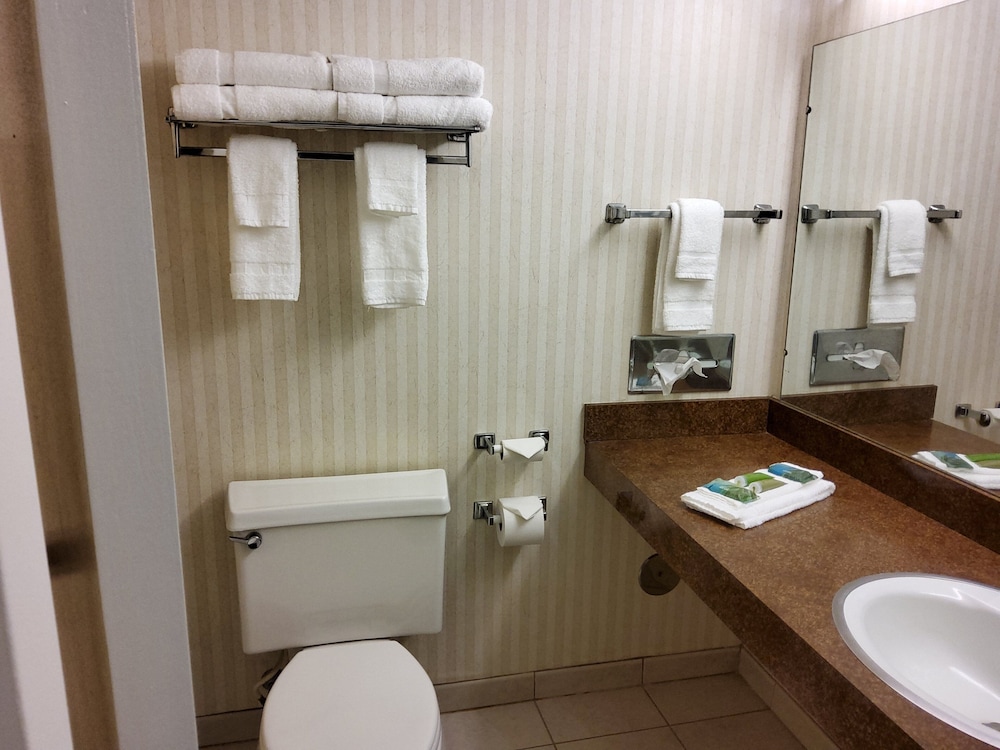 Klopfenstein Inn and Suites - photo 28