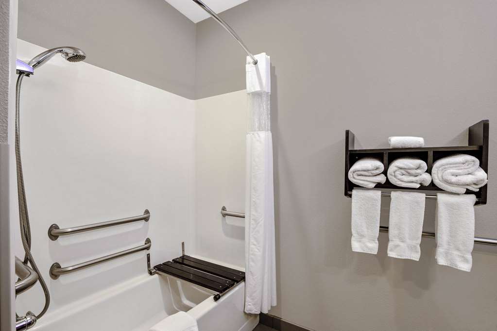 La Quinta Inn & Suites by Wyndham Fayetteville - photo 18
