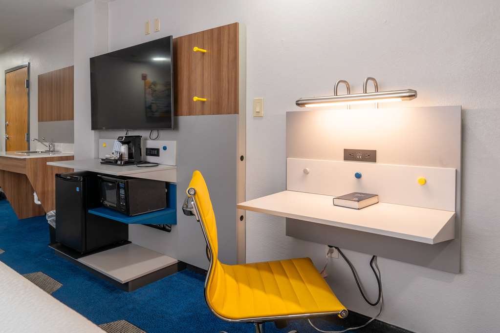 Microtel Inn & Suites by Wyndham Pigeon Forge - photo 5