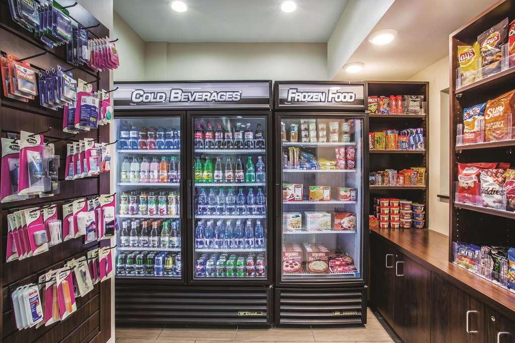 La Quinta Inn & Suites by Wyndham Evansville - photo 33
