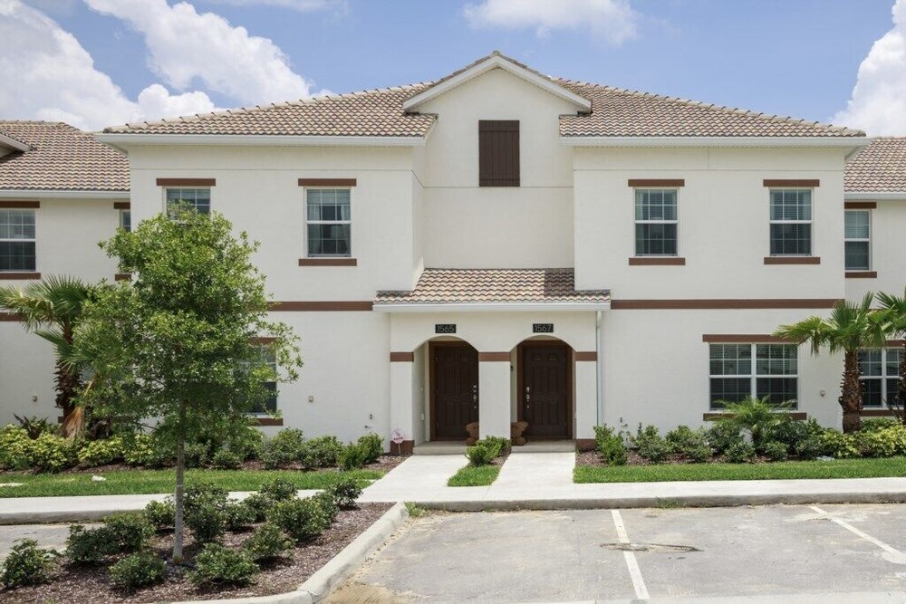 Charming 4bed 3bath Pool Townhm at Champions Gate — 4-Star Luxury Hotel in Davenport, United States