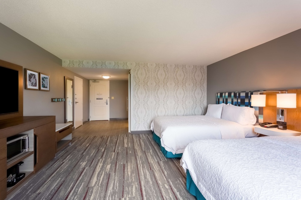 Hampton Inn & Suites Herndon Reston - photo 17
