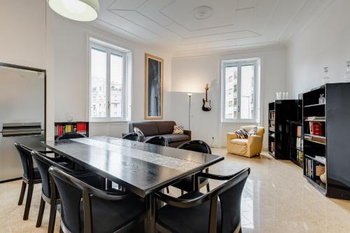 BMGA l Elegant Four Room Apt for 8 Guests in Prati — 4-Star Luxury Hotel in Rome, Italy