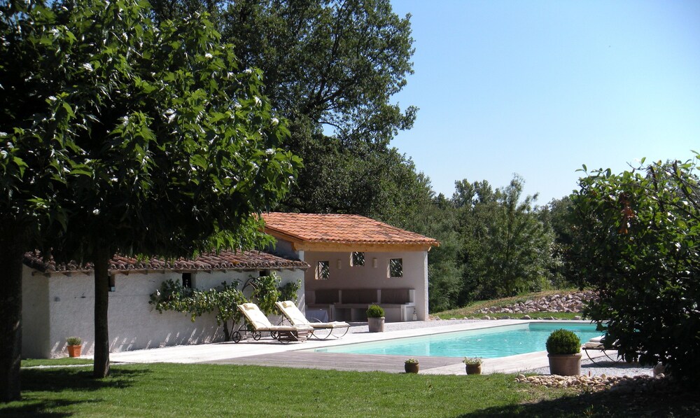 La Frejade - carbon neutral hotel in Montans