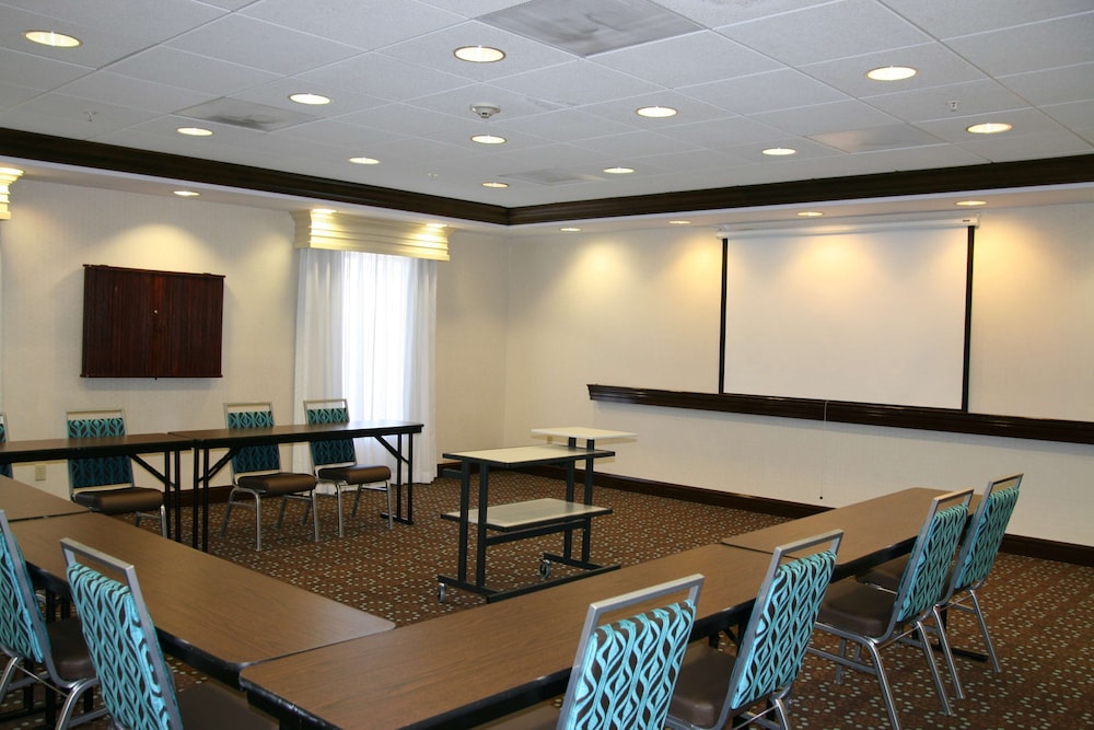 Hampton Inn & Suites Las Vegas Red Rock Summerlin - photo 29