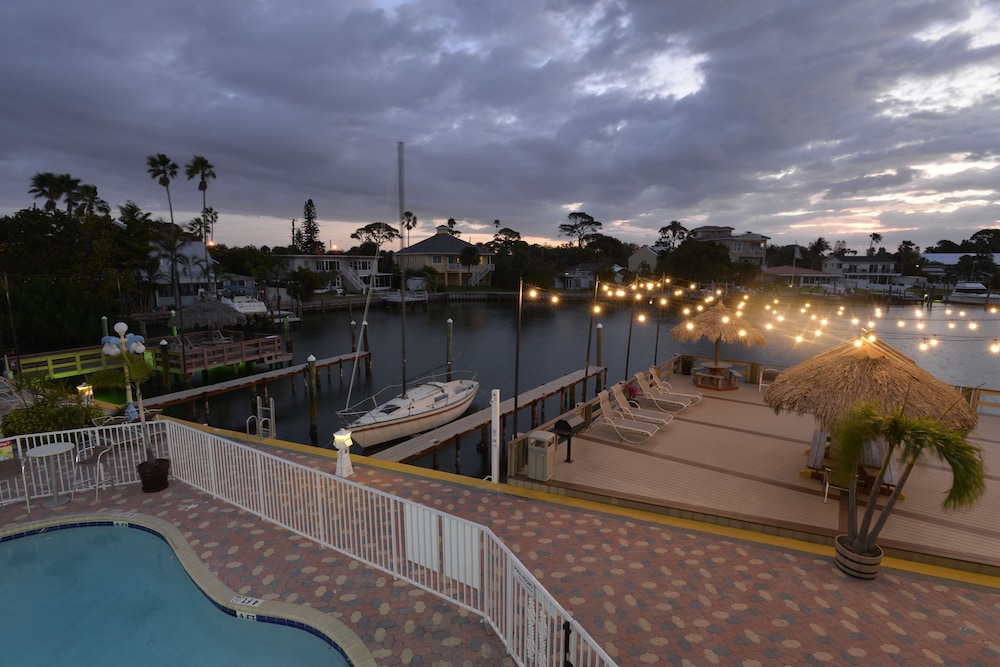 Bayview Plaza Waterfront Resort - photo 83