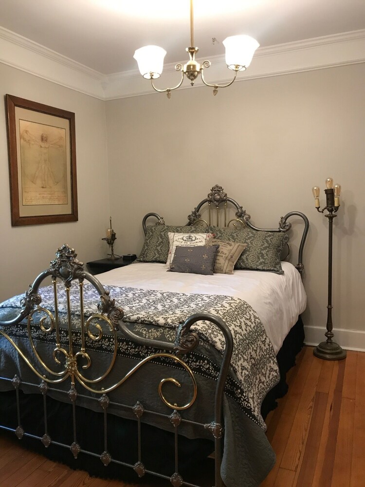 Iron Amethyst Inn Boutique Hotel - photo 5