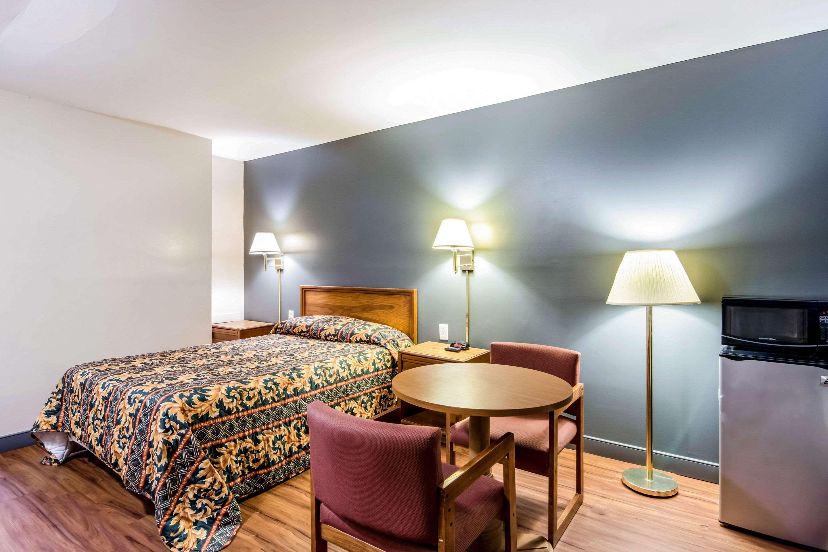Rodeway Inn Richmond South - photo 9
