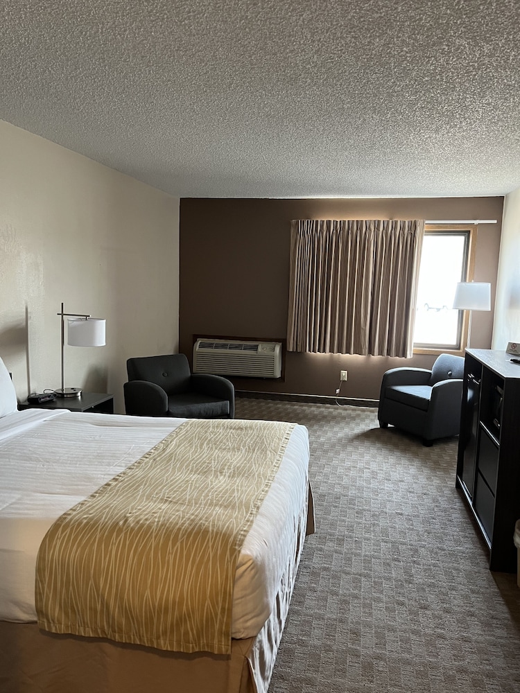 Super 8 by Wyndham Sturgis - photo 8