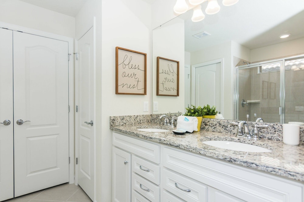 Fabulous Single Home w Pool at Solterra Resort - photo 11