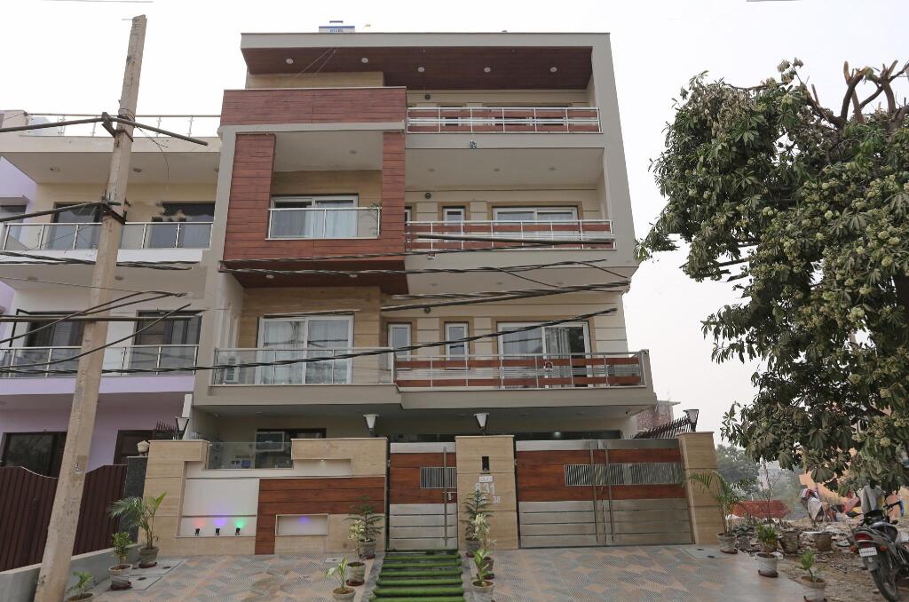 Oyo 23659 Faris Residency Grg1 — 4-Star Luxury Hotel in Gurgaon, India