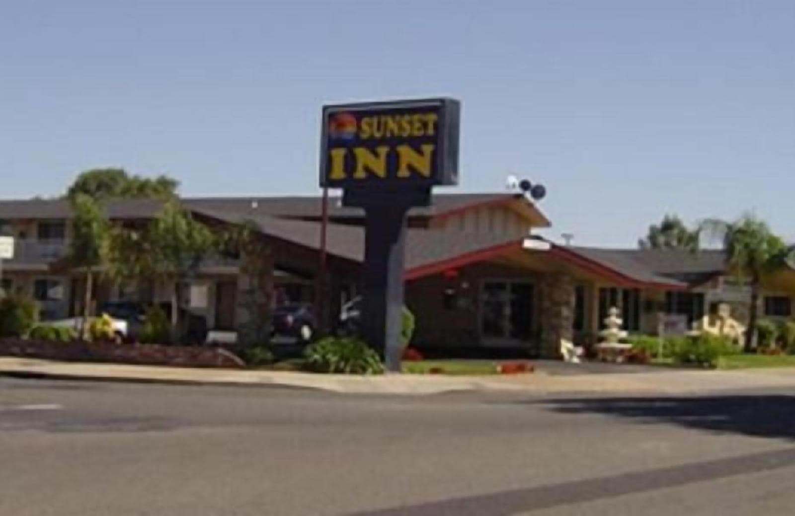 Sunset Inn Lake Oroville - photo 3