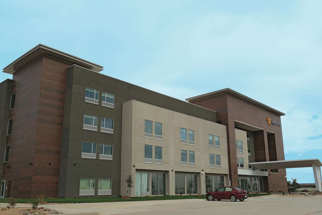 La Quinta Inn & Suites by Wyndham Amarillo Airport - featured photo