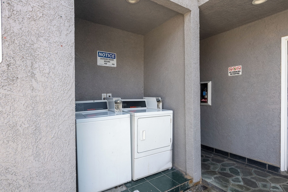 Hollywood City Inn - photo 59