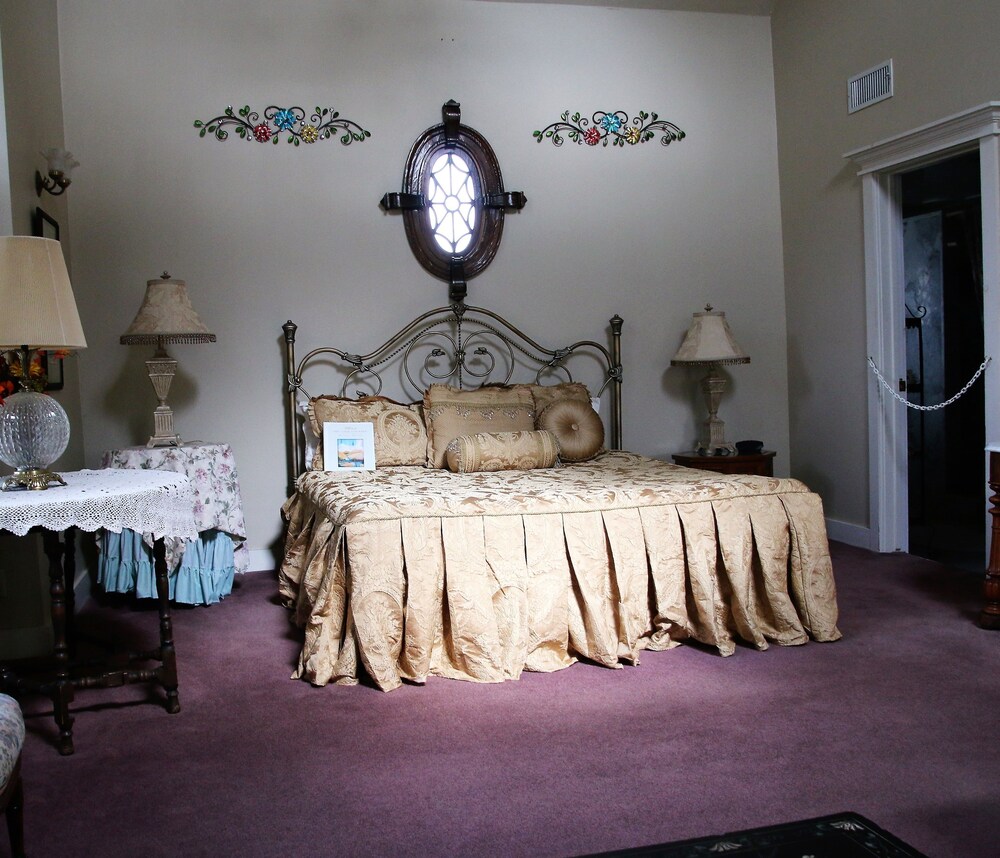 The Palm Hotel - featured photo