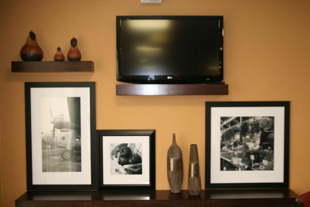 Hampton Inn Youngstown North - photo 7