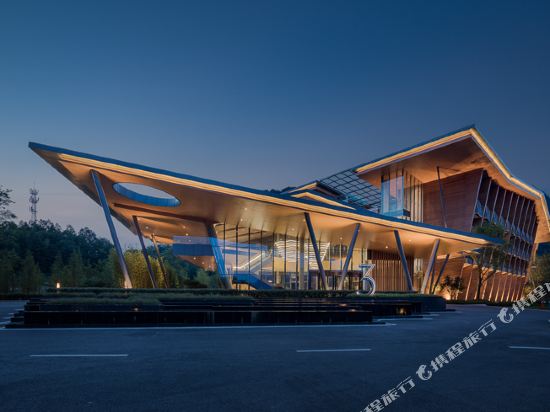 Yuncheng Chunsanli Art Holiday Hotel — 4-Star Luxury Hotel in Chongqing, People's Republic of China