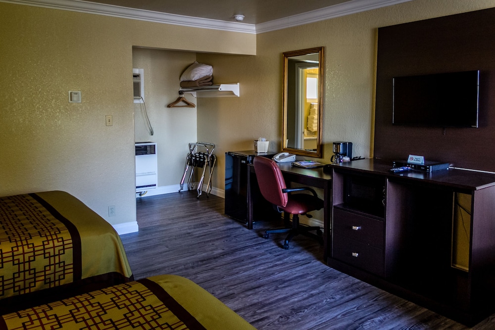 Charm Motel & Suites - photo 14