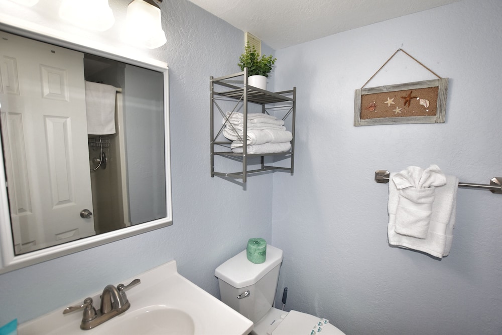 0403 Waters Edge Resort 1 Bedroom Condo by RedAwning - photo 17