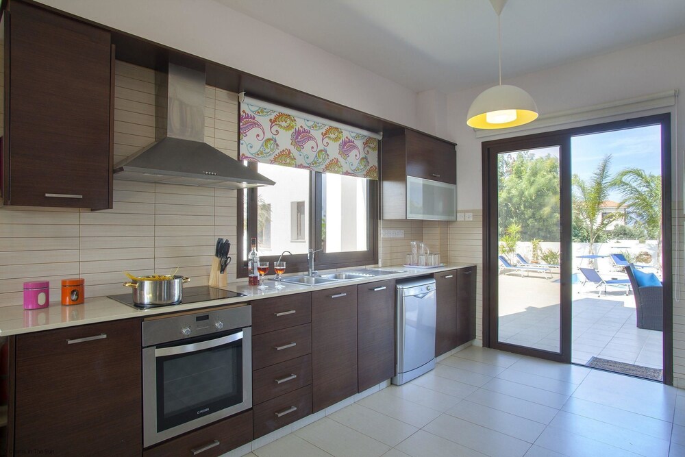 Villa Grecian 1 Platinum