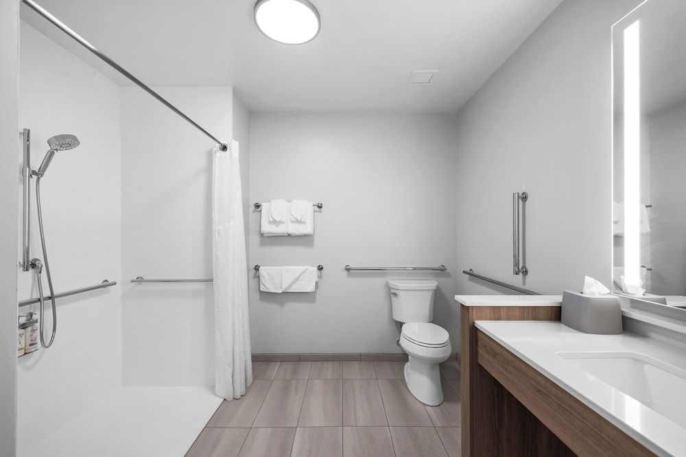 Holiday Inn Express & Suites Marinette by IHG - photo 5
