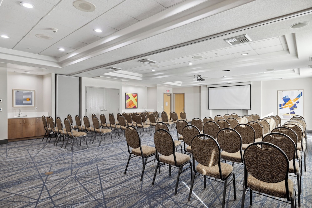 Holiday Inn Express Hotel & Suites Vacaville by IHG - photo 33