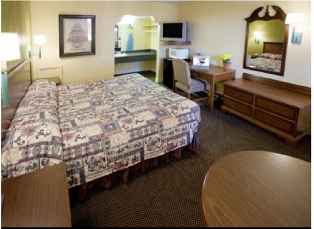 Americas Best Value Inn Huntsville - photo 6