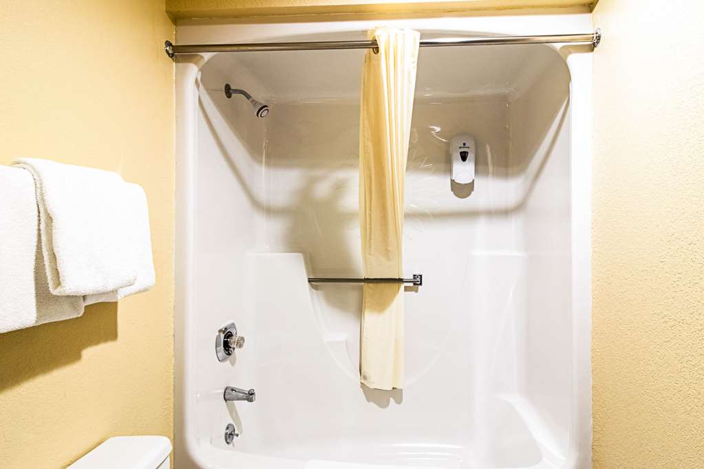 Econo Lodge Watertown - photo 20