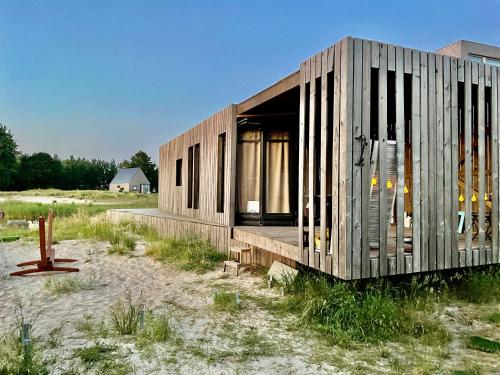 Namelis nuosavame paplūdimyje in Unknown City, Lithuania