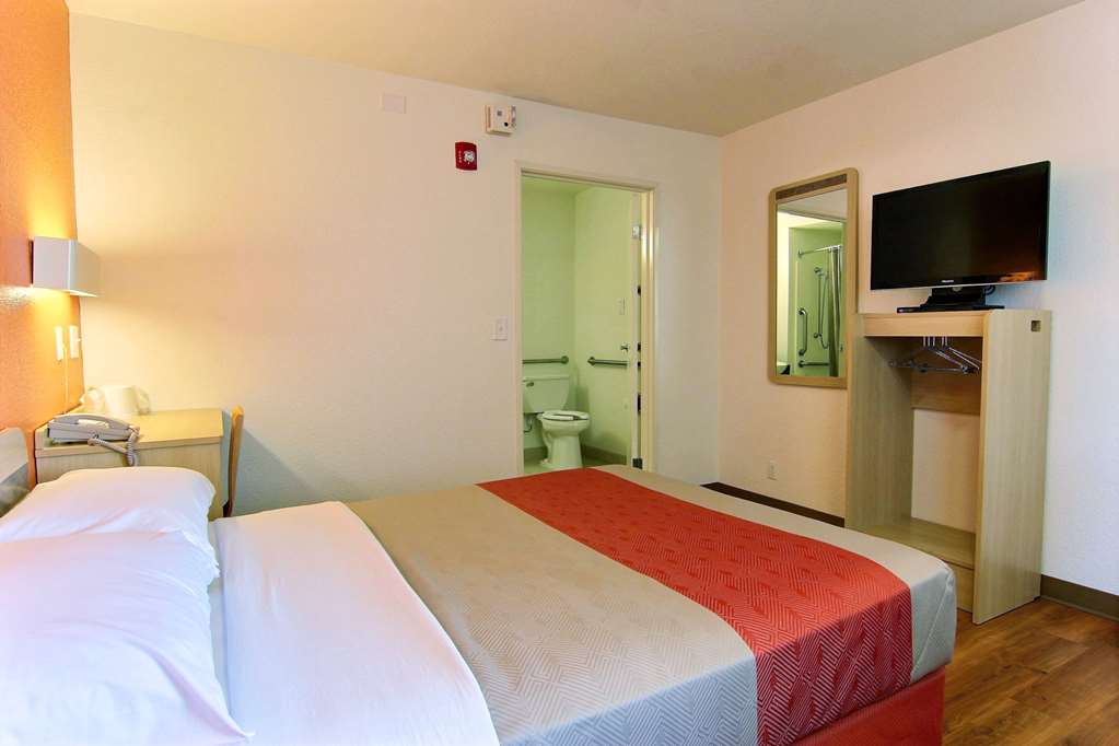 Motel 6 Kingsville TX - photo 13
