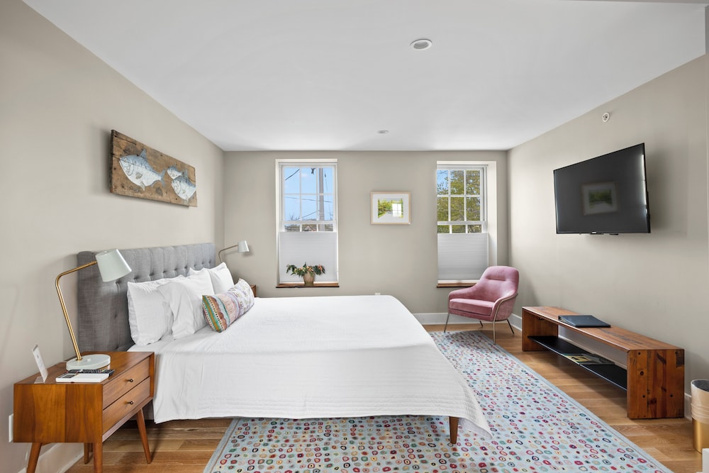 Howard Hotel - photo 9
