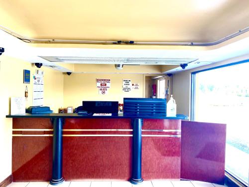 Regency Inn - photo 11