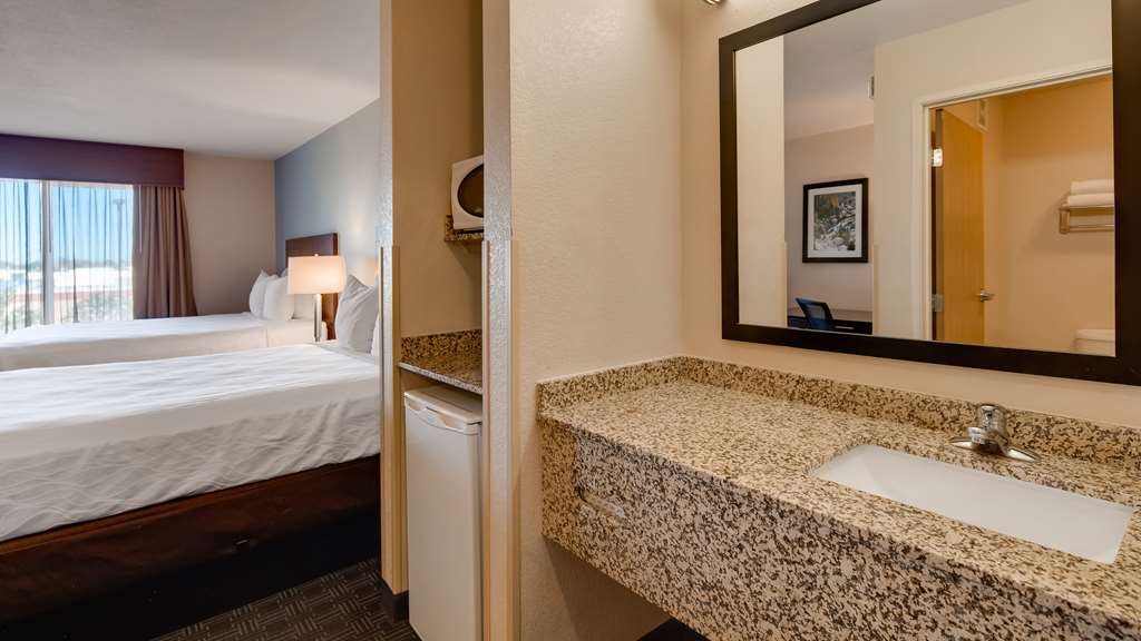 Best Western Plus Gateway Inn & Suites - photo 20