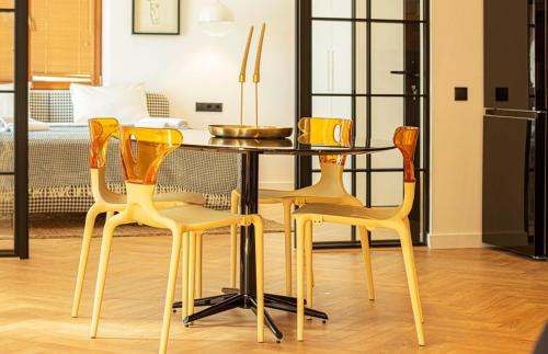 Chic 2BR Center Apt with View By Wehost