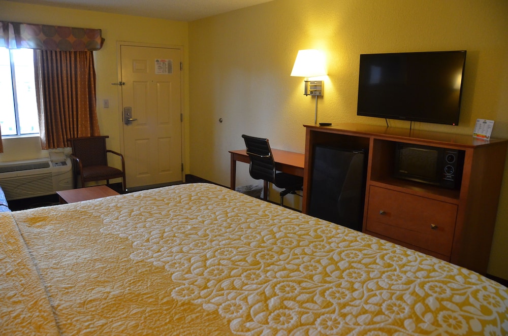 Days Inn by Wyndham Nashville Airport - photo 11