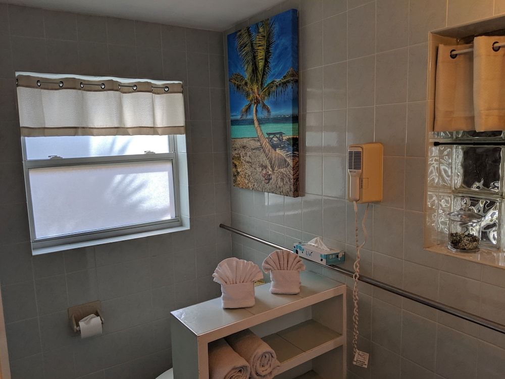 Suite Dreams Inn by the Beach - photo 10