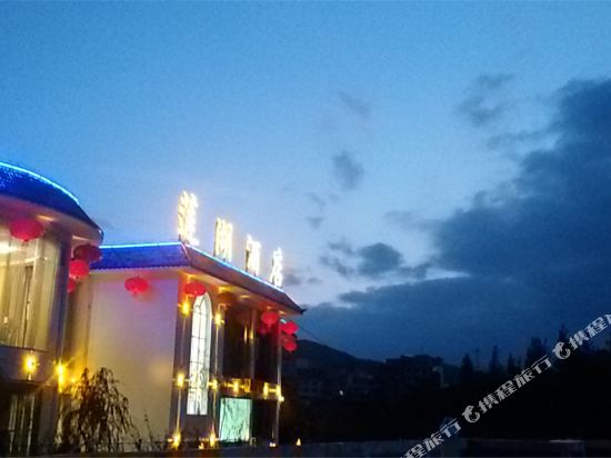 Lianhu Hotel — hotel in Qinglong