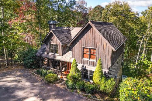 Hot Tub and Fire Pit Getaway Near Nantahala Gorge — 4-Star Luxury Hotel in Franklin, United States