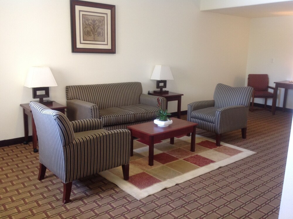 America Inn & Suites - photo 4
