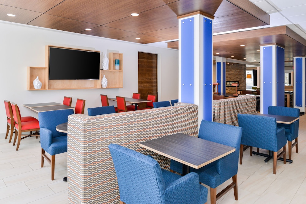 Holiday Inn Express & Suites Ogallala by IHG - photo 36
