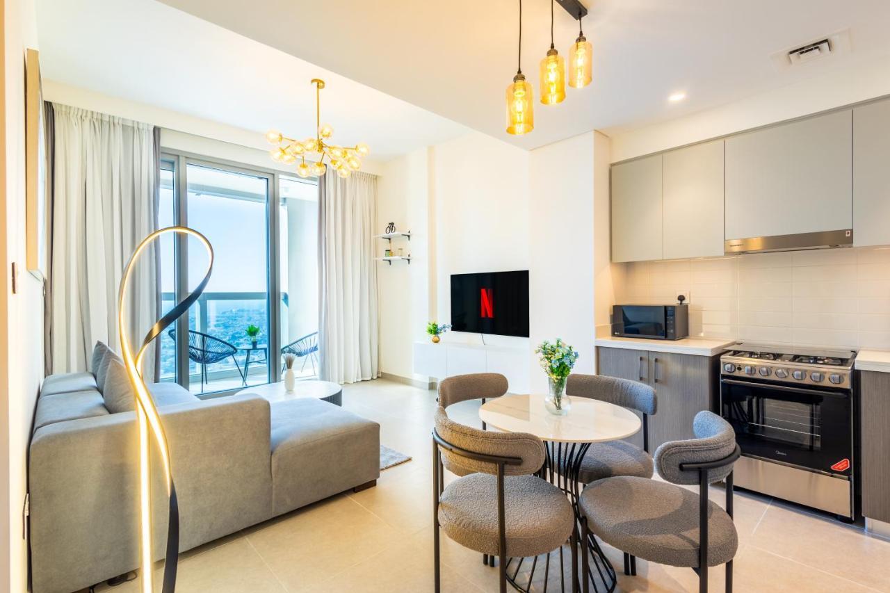 Modern 1 BR with Sea View Minutes to Dubai Mall Downtown Dubai — 4-Star Luxury Hotel in Dubai, United Arab Emirates