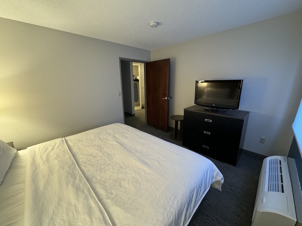 Holiday Inn Express Hotel & Suites St. Paul Woodbury by IHG - photo 32