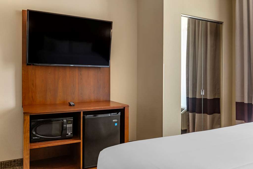 Comfort Suites Clayton Garner - photo 21