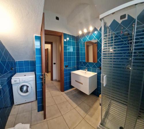 Open space centrale con parcheggio privato coperto — 4-Star Luxury Hotel in Palau, Italy