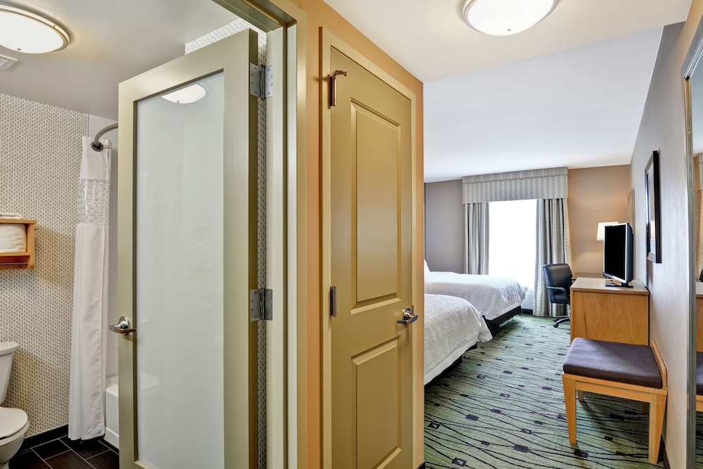 Hampton Inn & Suites Raleigh Crabtree Valley - photo 17