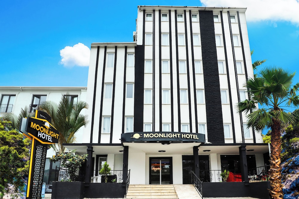 Yıldız Moonlight Hotel in Arsin, Turkey